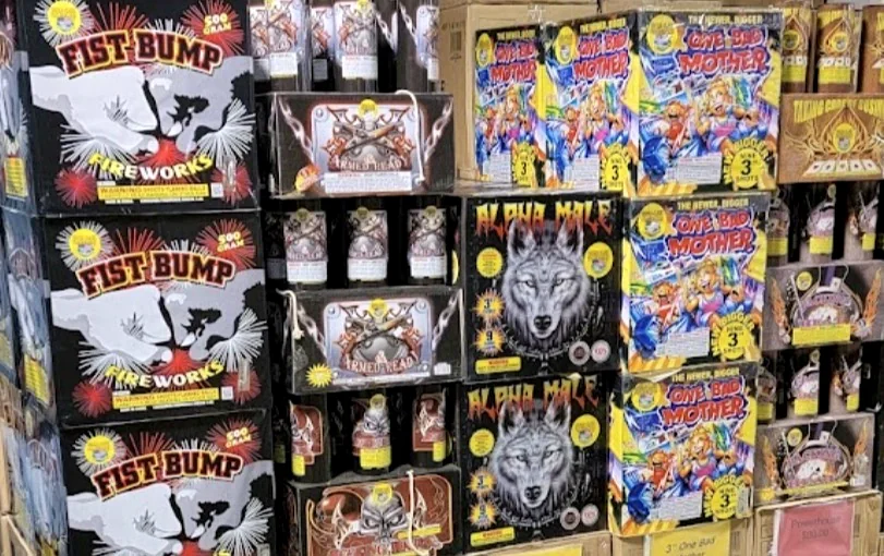 Display wall and boxed fireworks